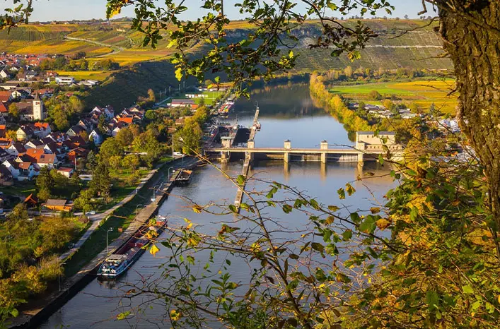 Landschaft um den Neckar als Ausflugsziel der Gruppe